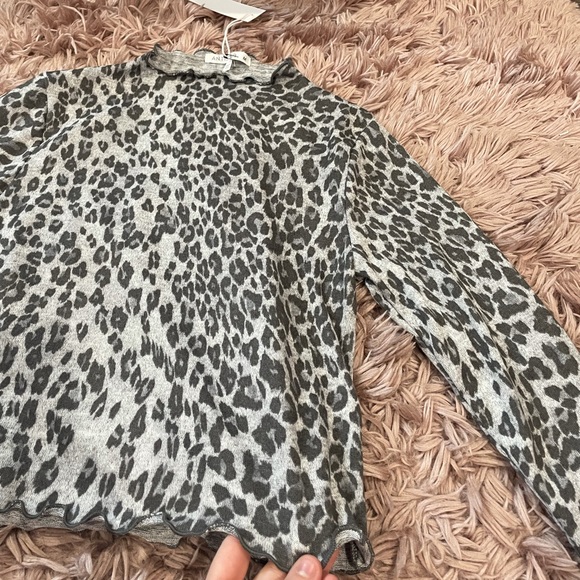 Gray leopard print long sleeve top - Picture 5 of 5